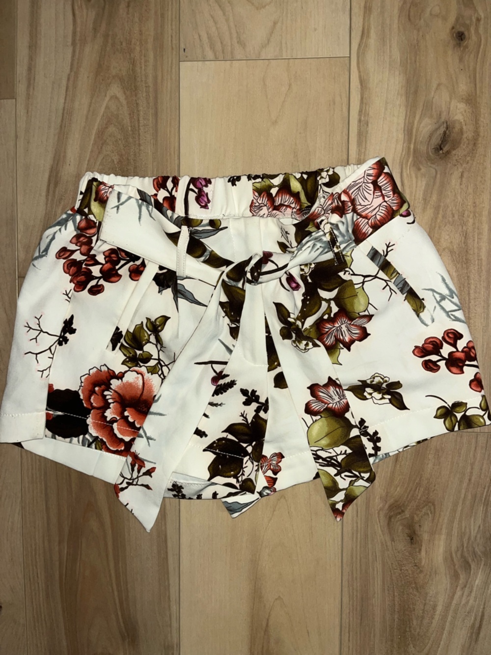 ECLIPSE | Floral Tie-Front Shorts